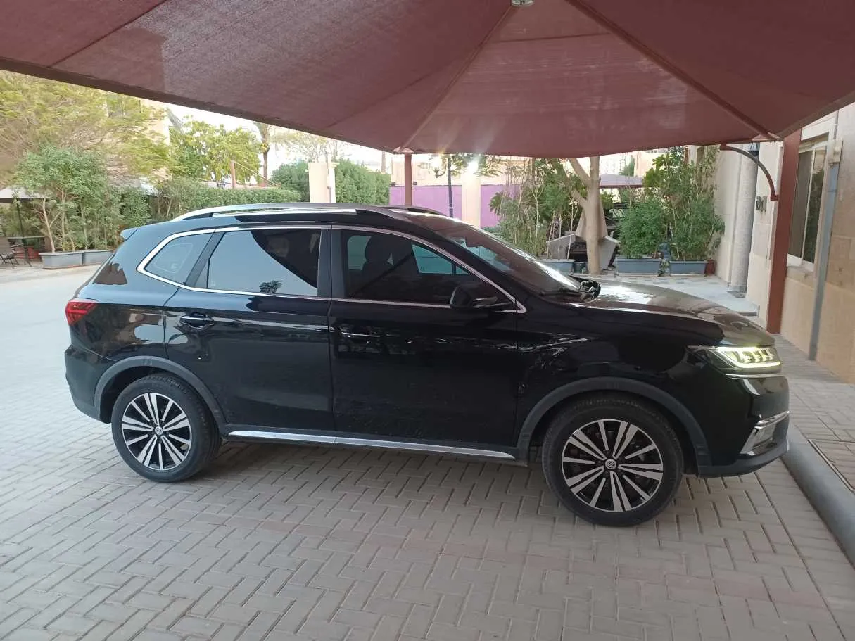 Car image 4