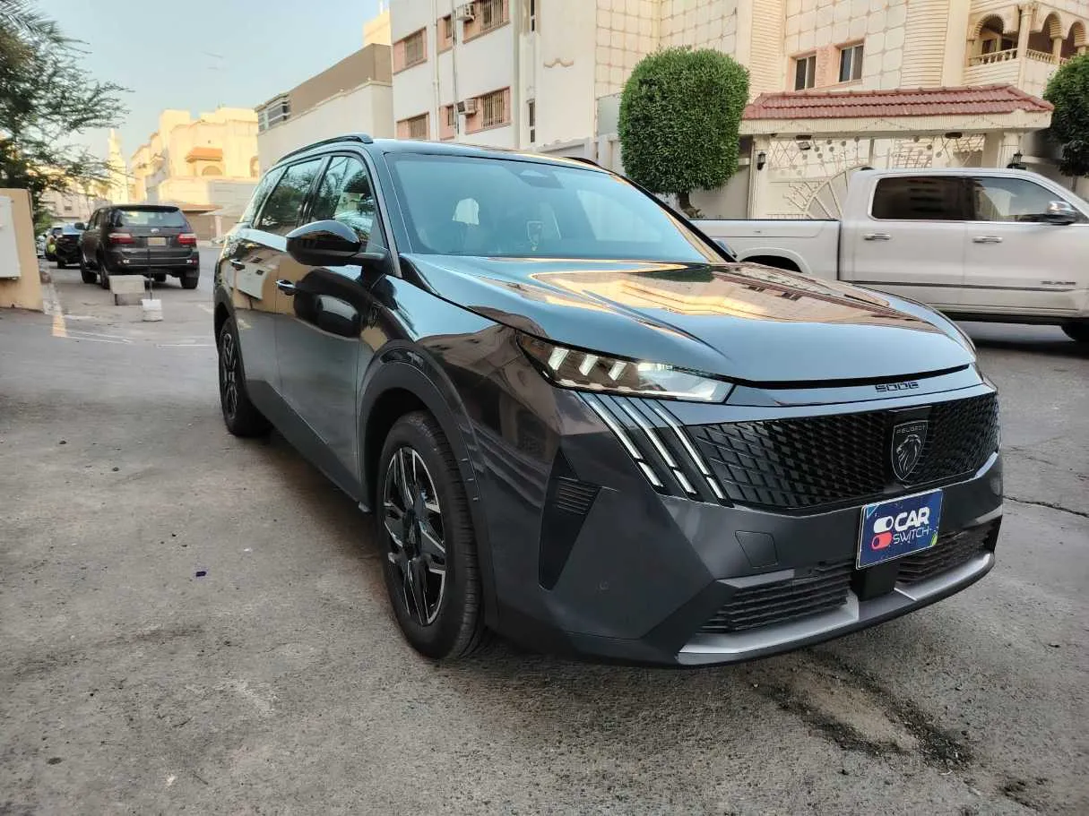 Car image 3