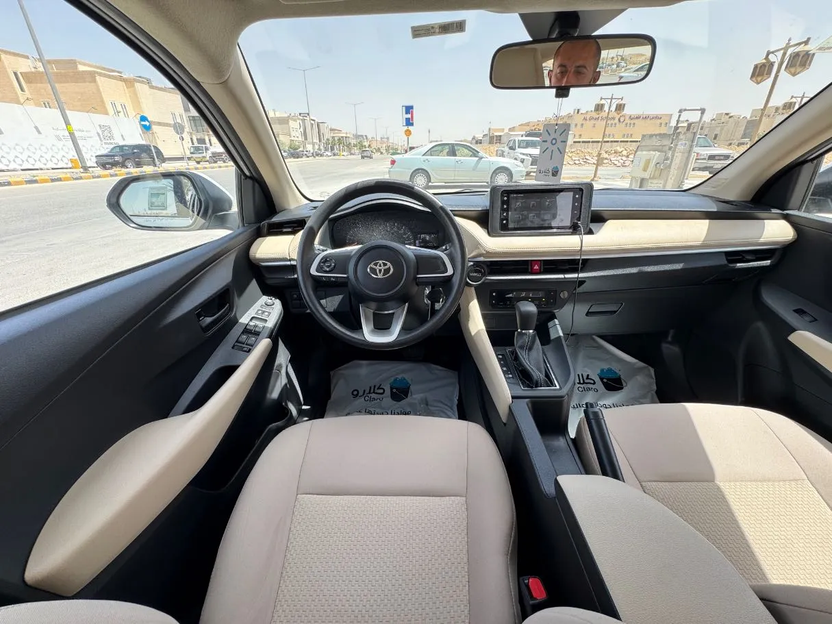 Car image 16