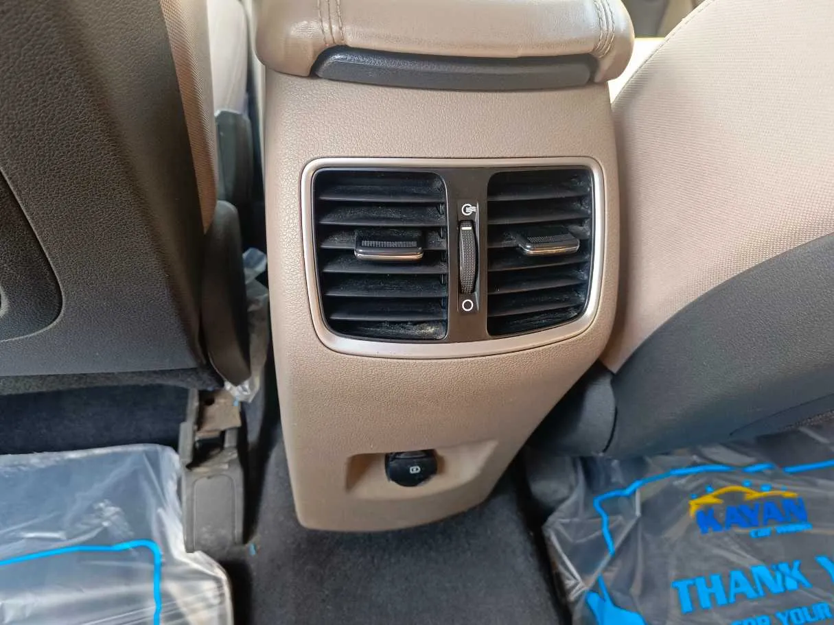 Car image 25