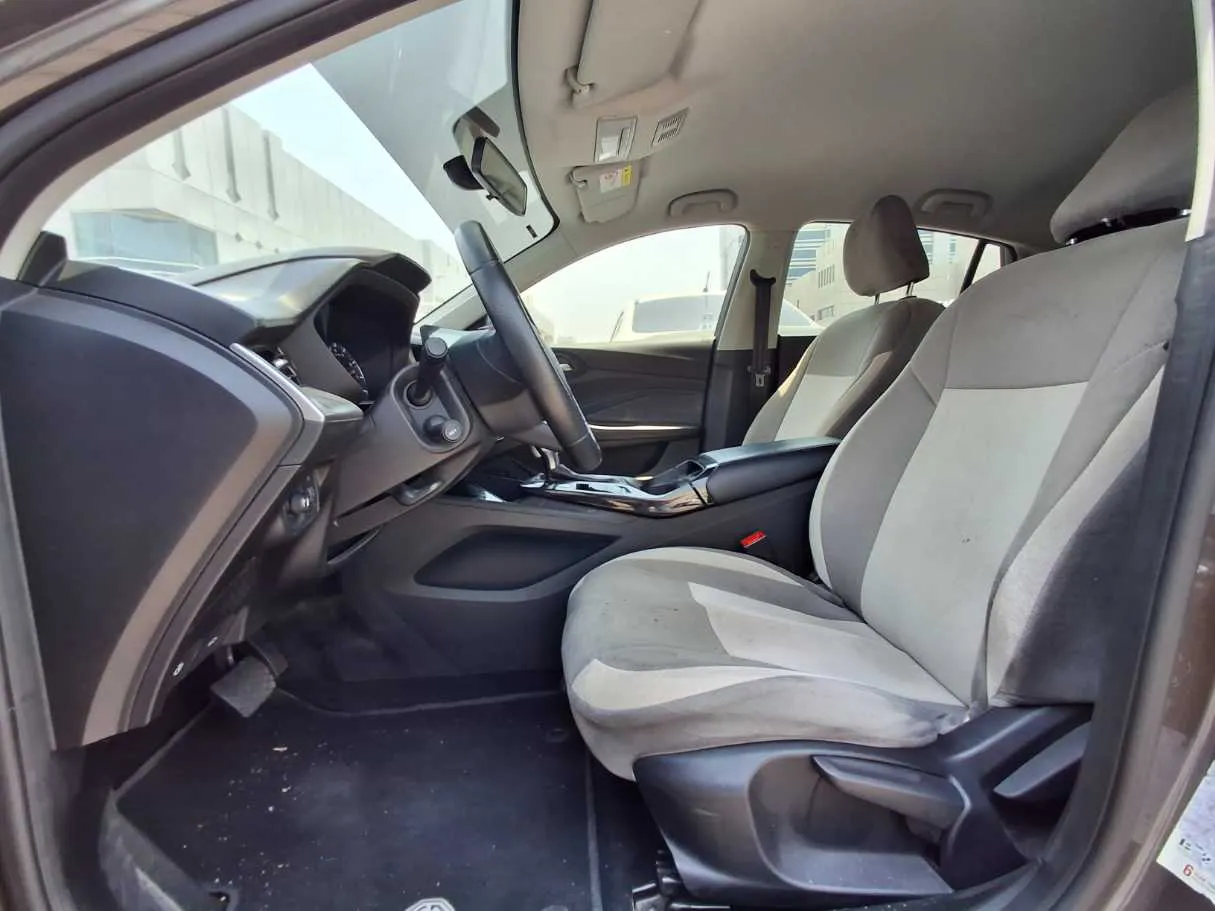 Car image 12