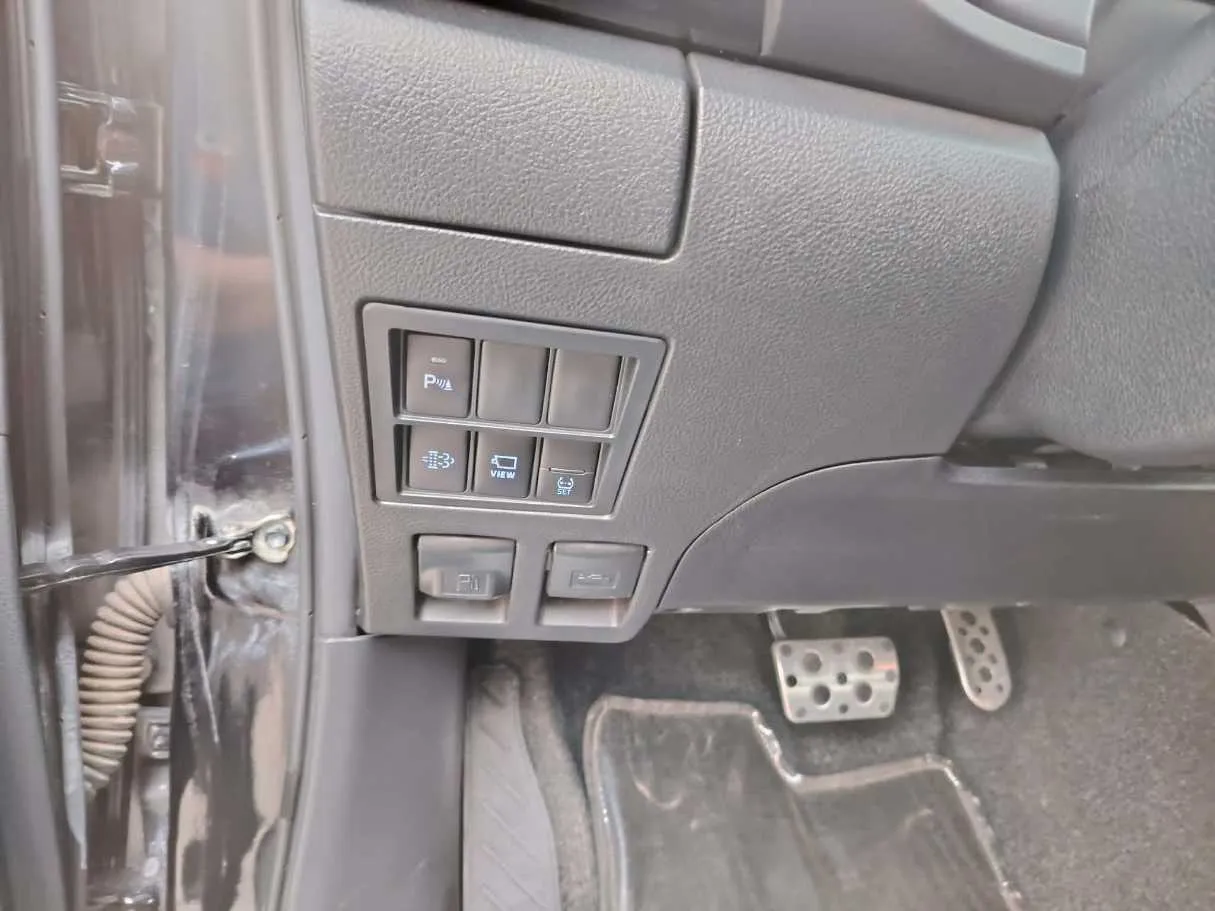 Car image 38