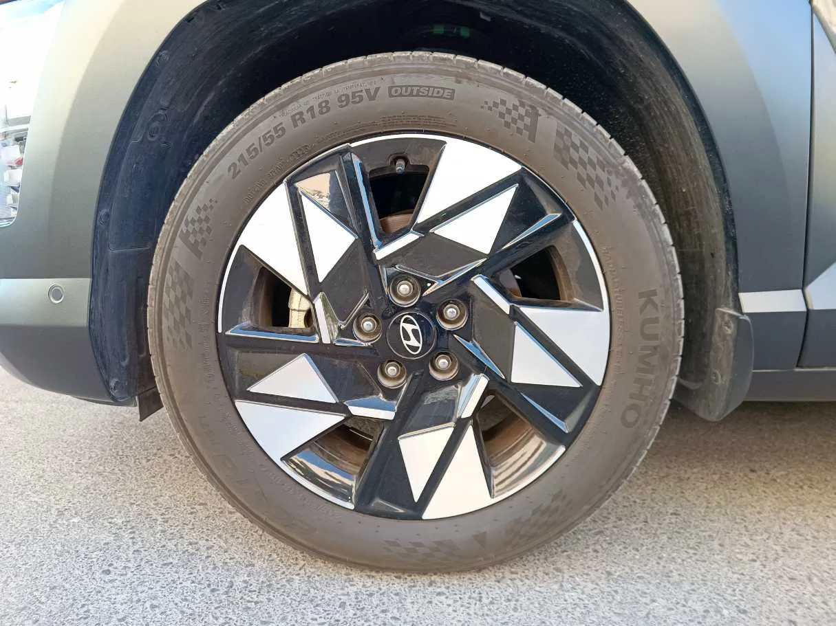 Car image 10