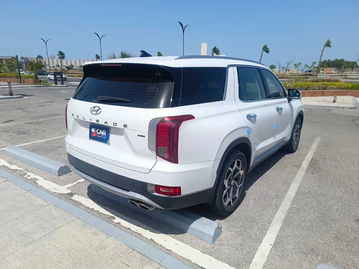 Car image 5