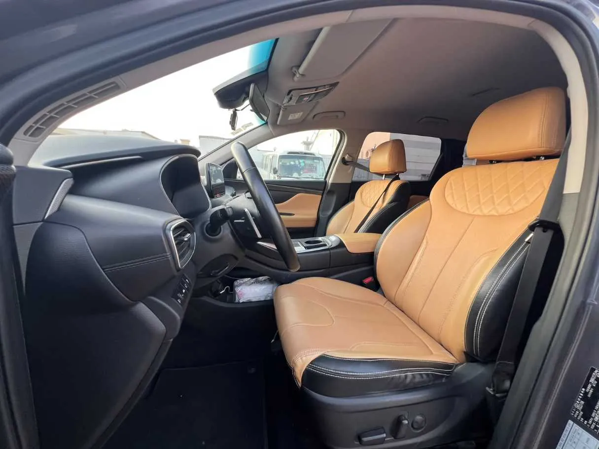 Car image 12
