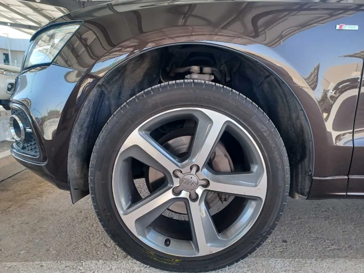 Car image 9