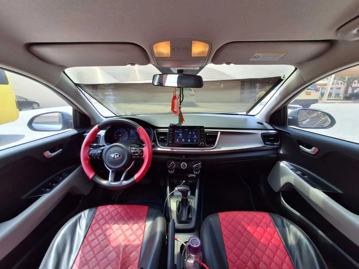 Car image 18