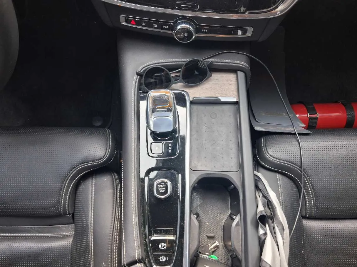 Car image 17