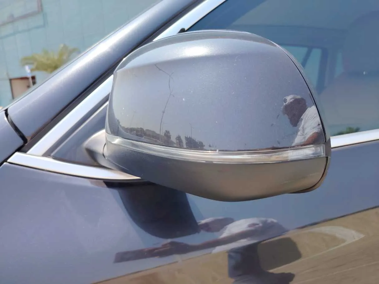 Car image 30