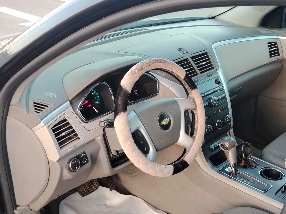Car image 14