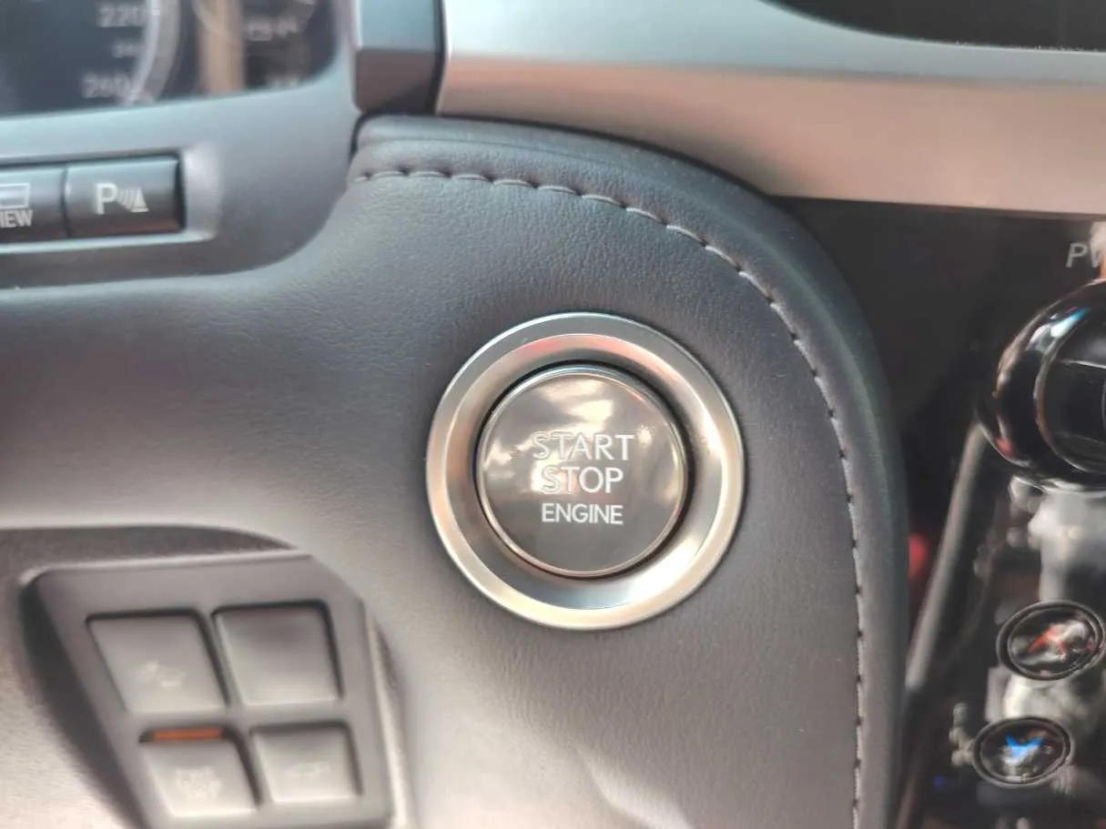 Car image 32