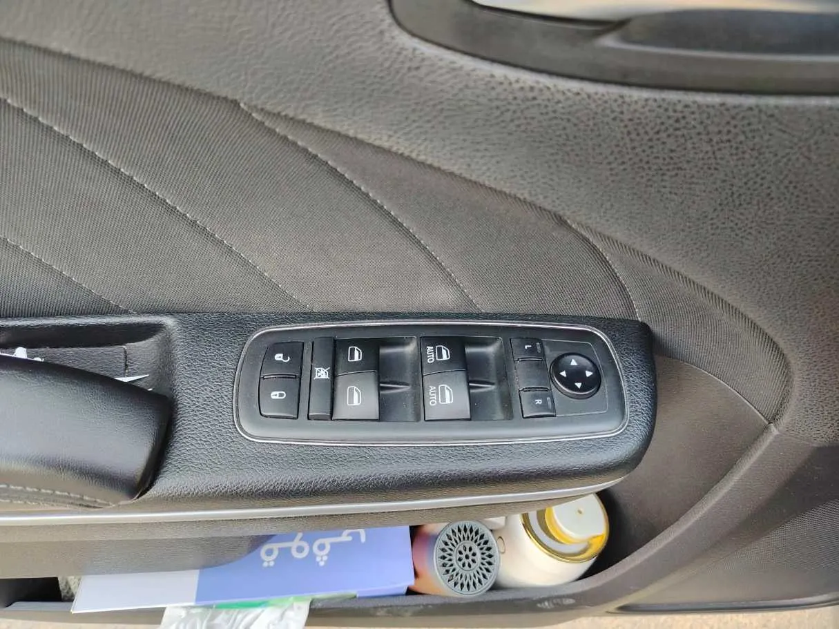 Car image 32