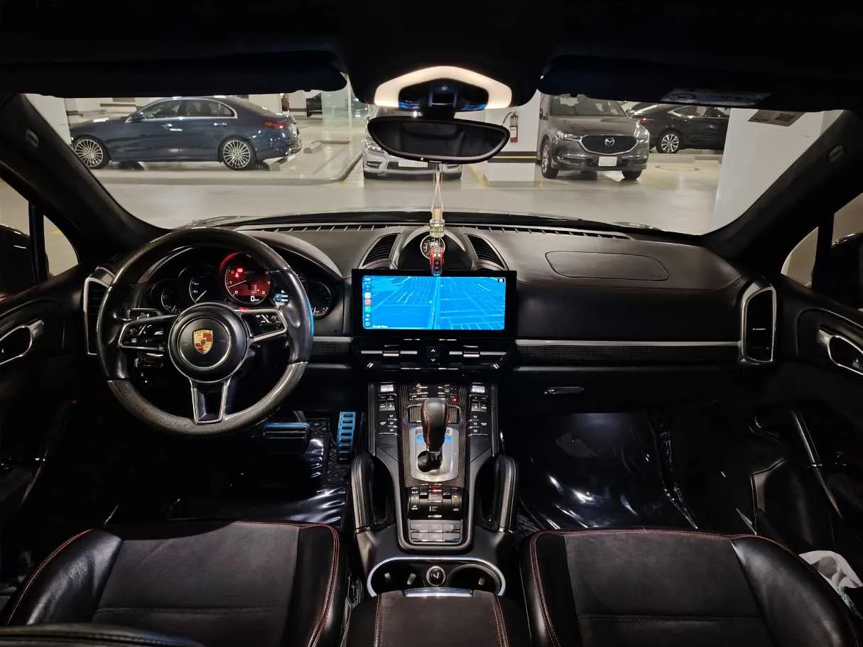 Car image 16