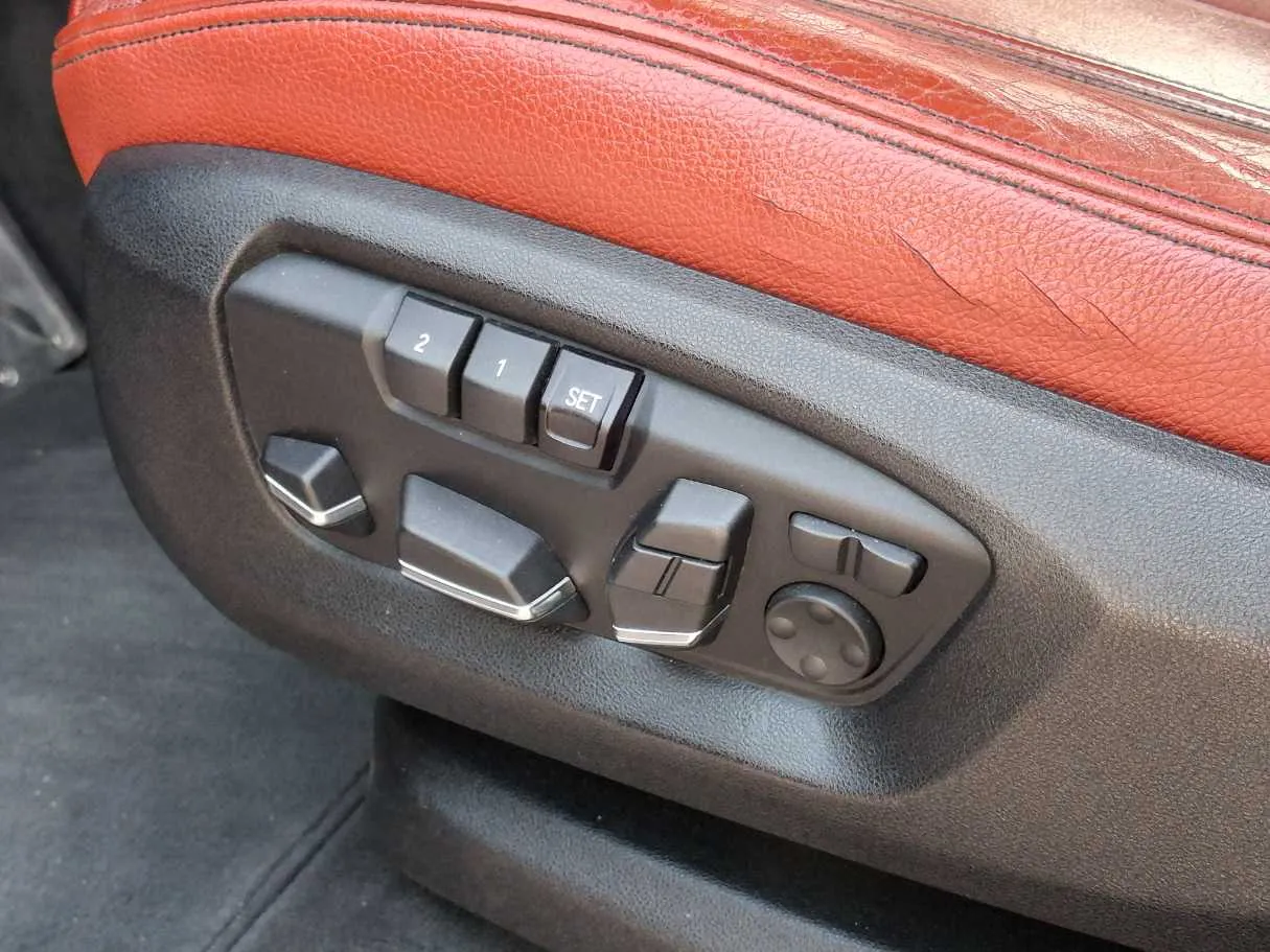 Car image 23