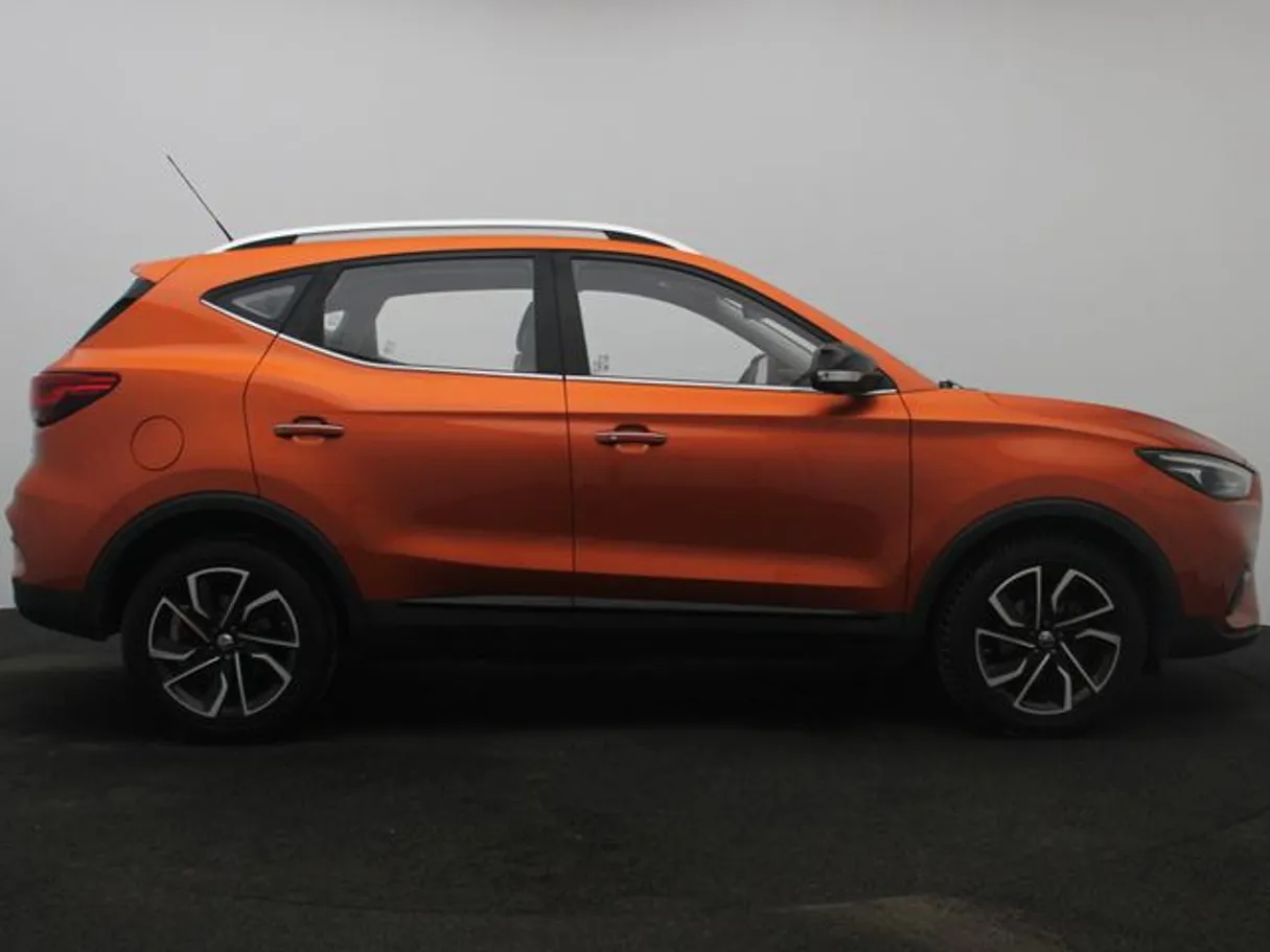 Car image 13