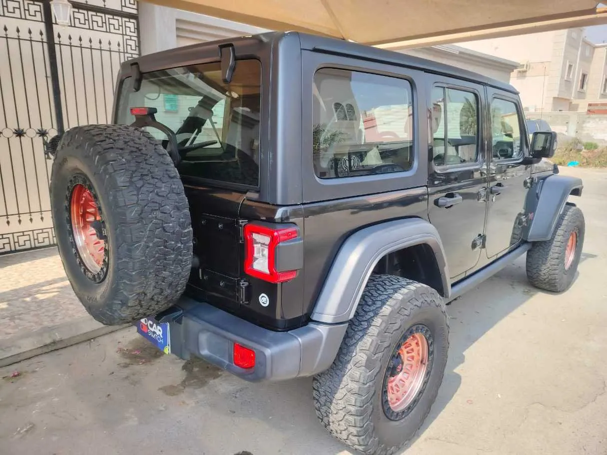 Car image 5