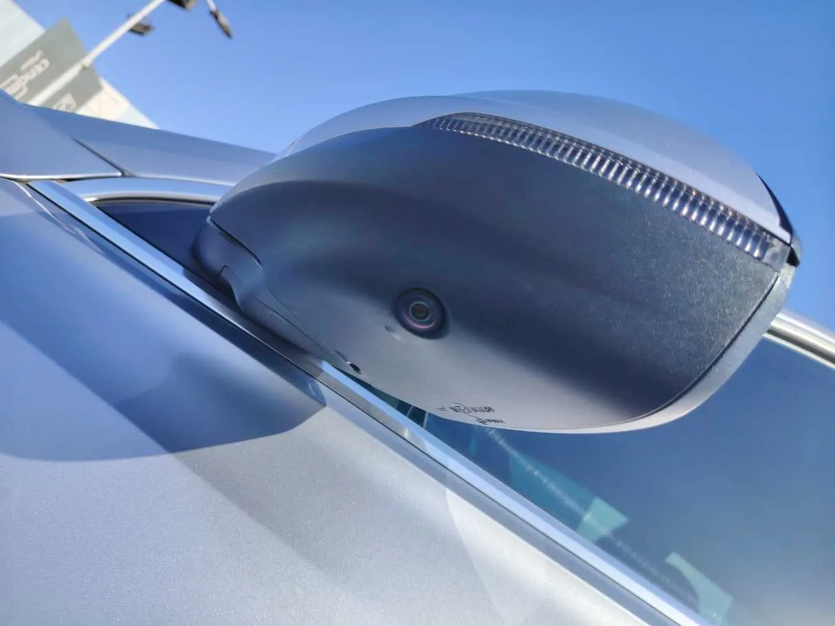 Car image 26