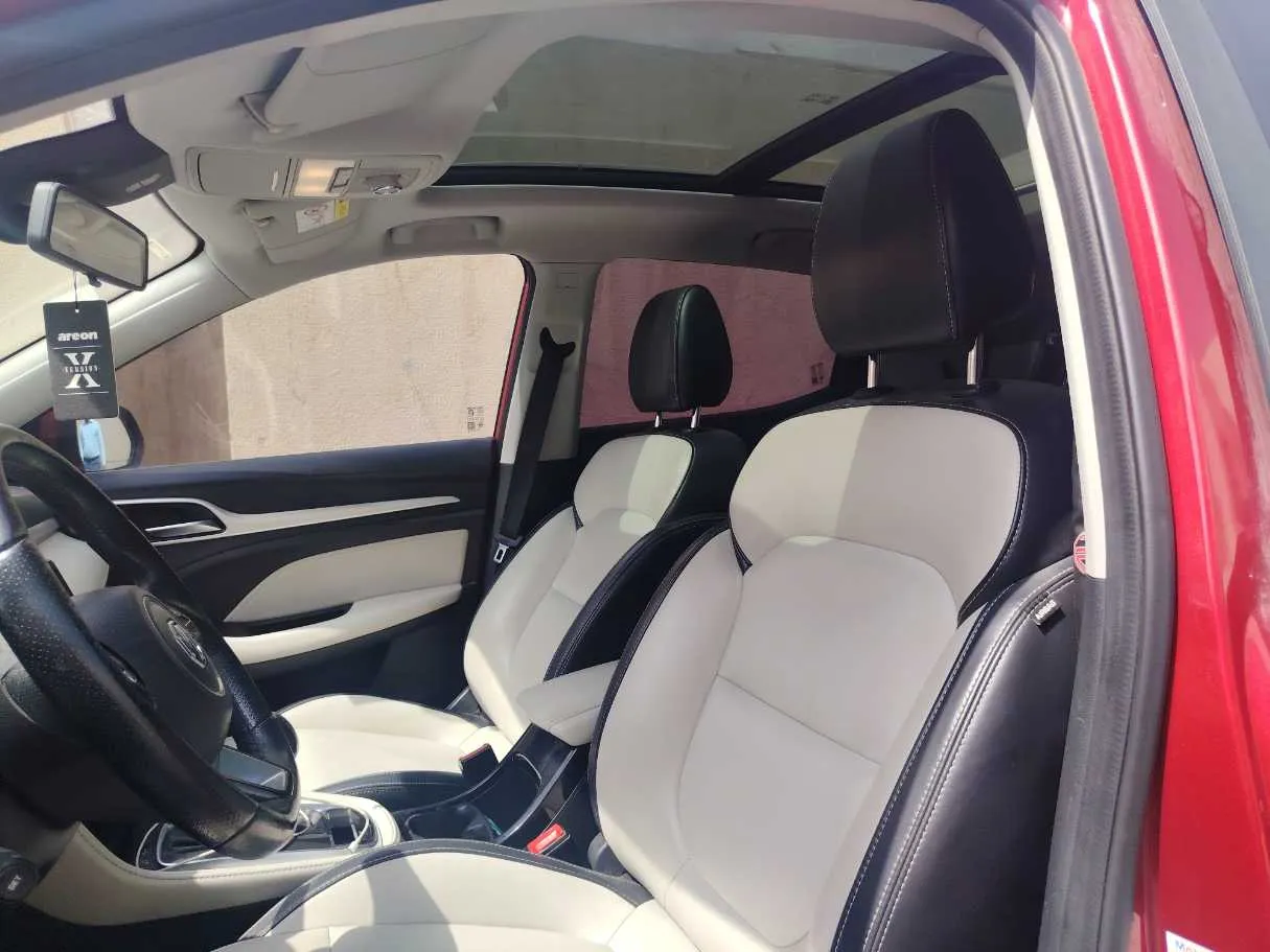 Car image 12