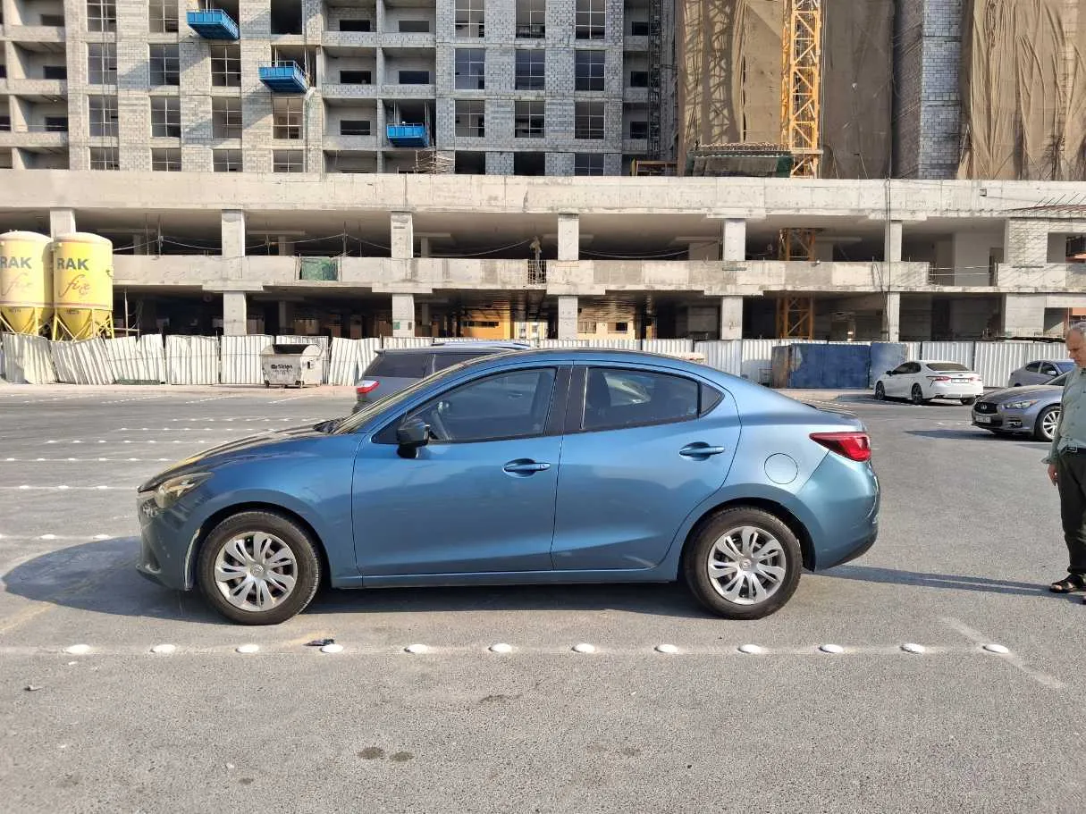 Car image 4