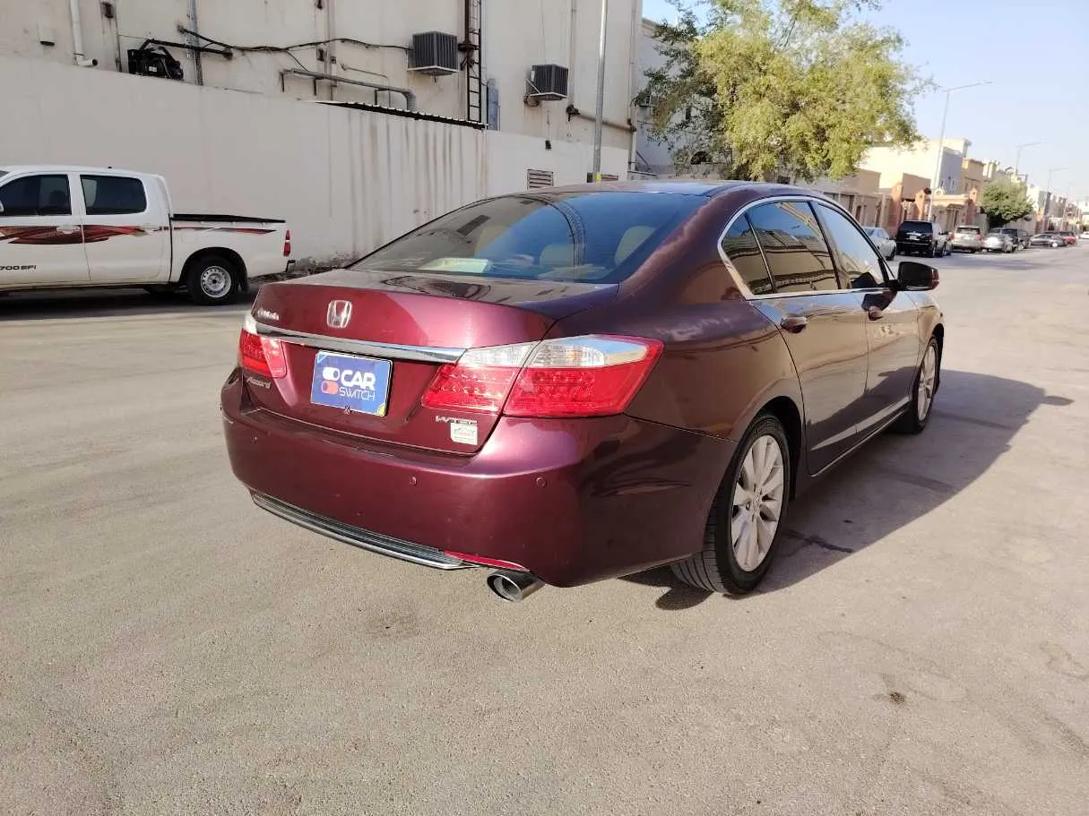 Car image 5