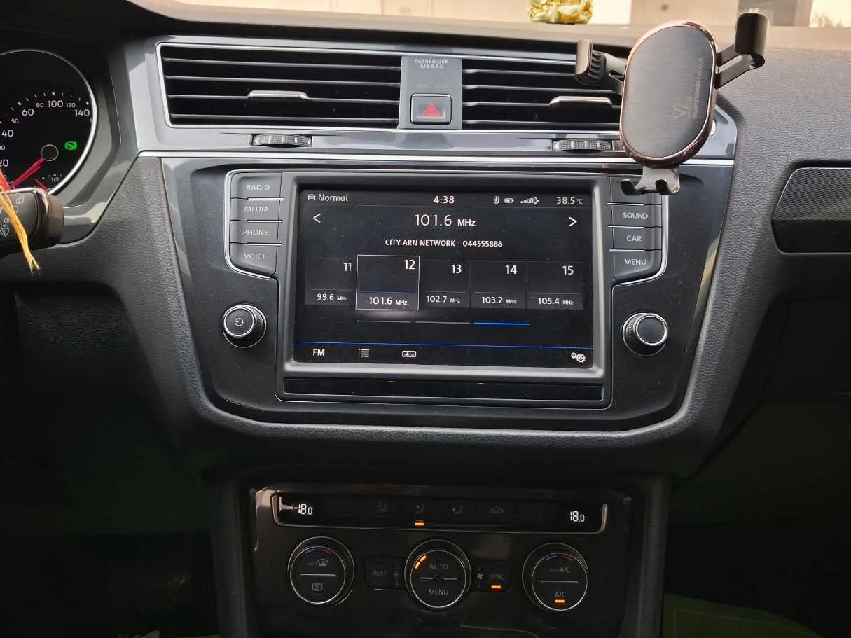 Car image 15