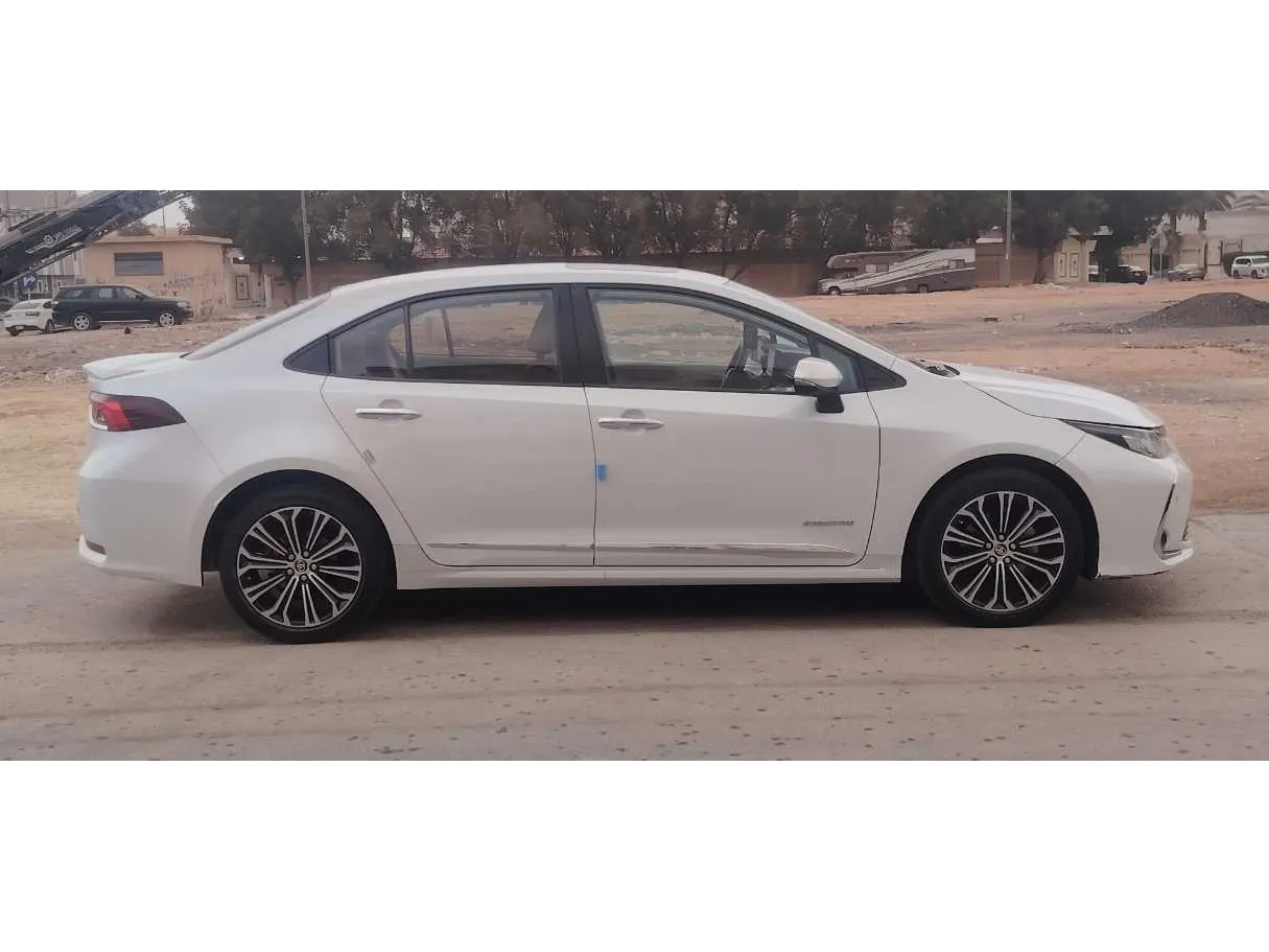 Car image 4