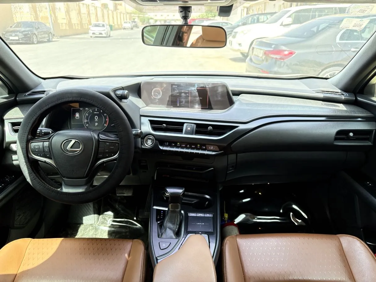 Car image 17