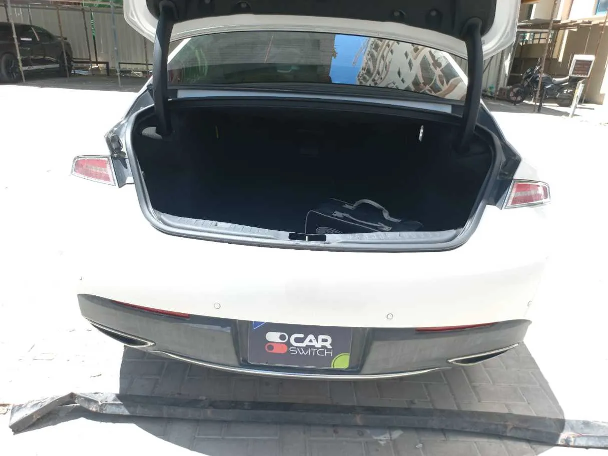 Car image 18