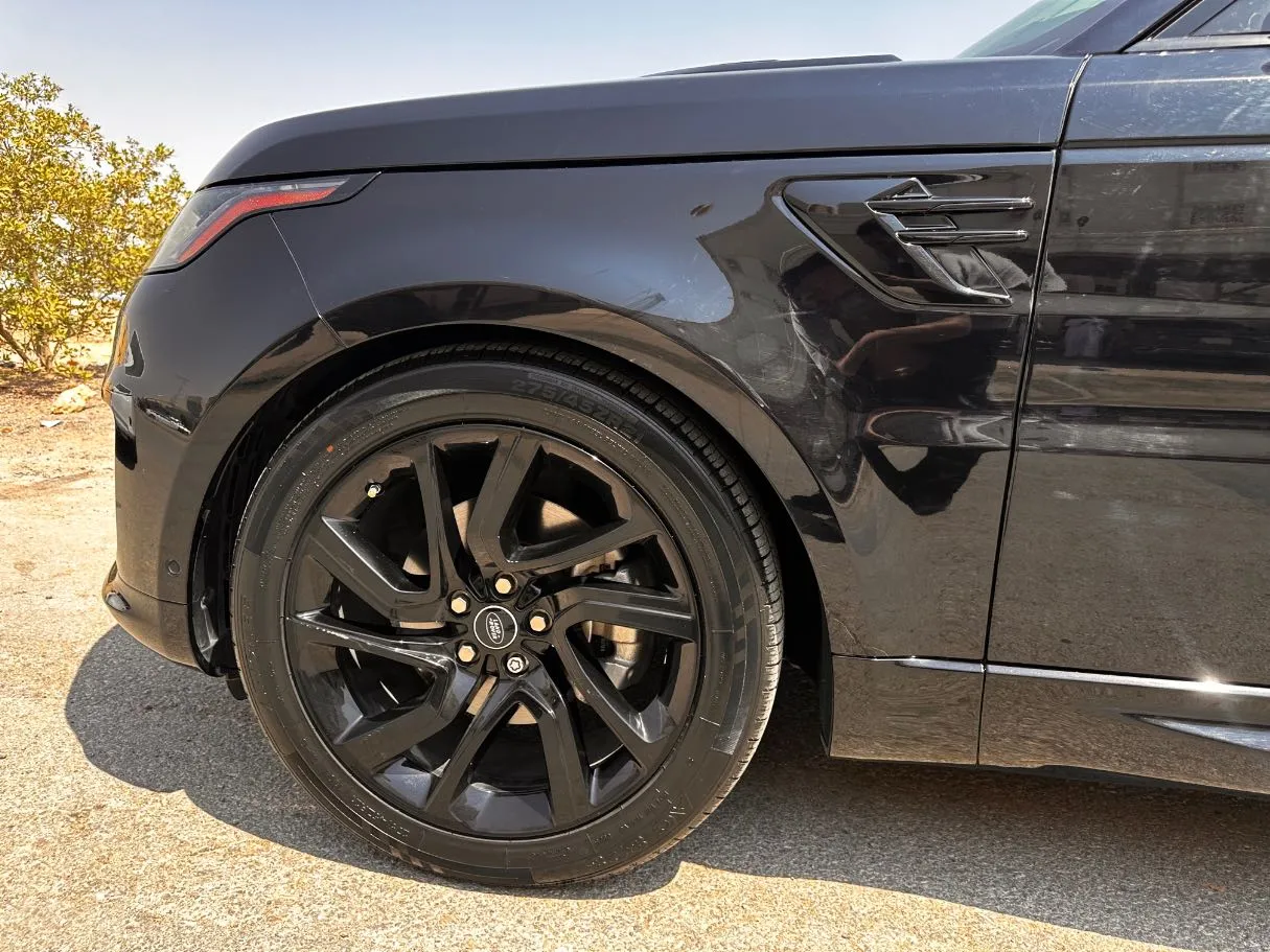 Car image 9
