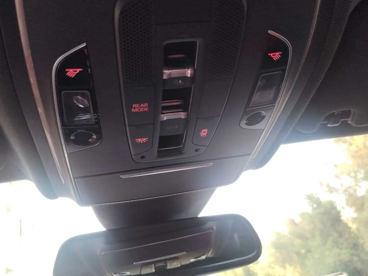 Car image 27