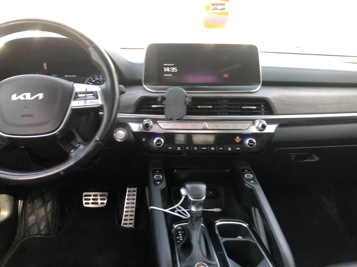Car image 18