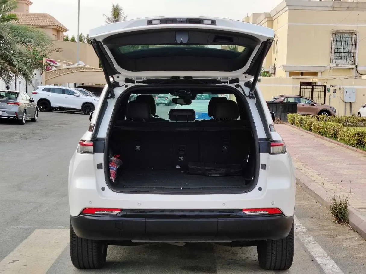 Car image 24