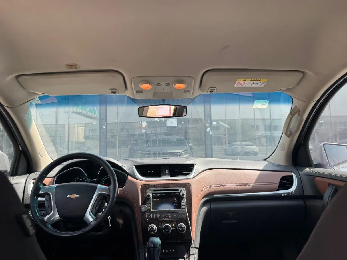 Car image 14