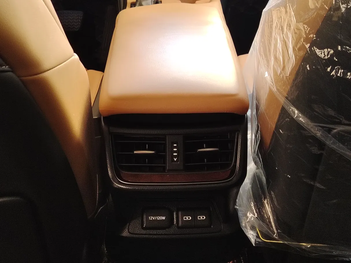 Car image 35
