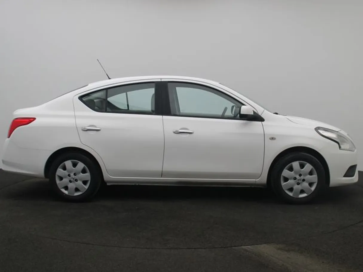 Car image 13