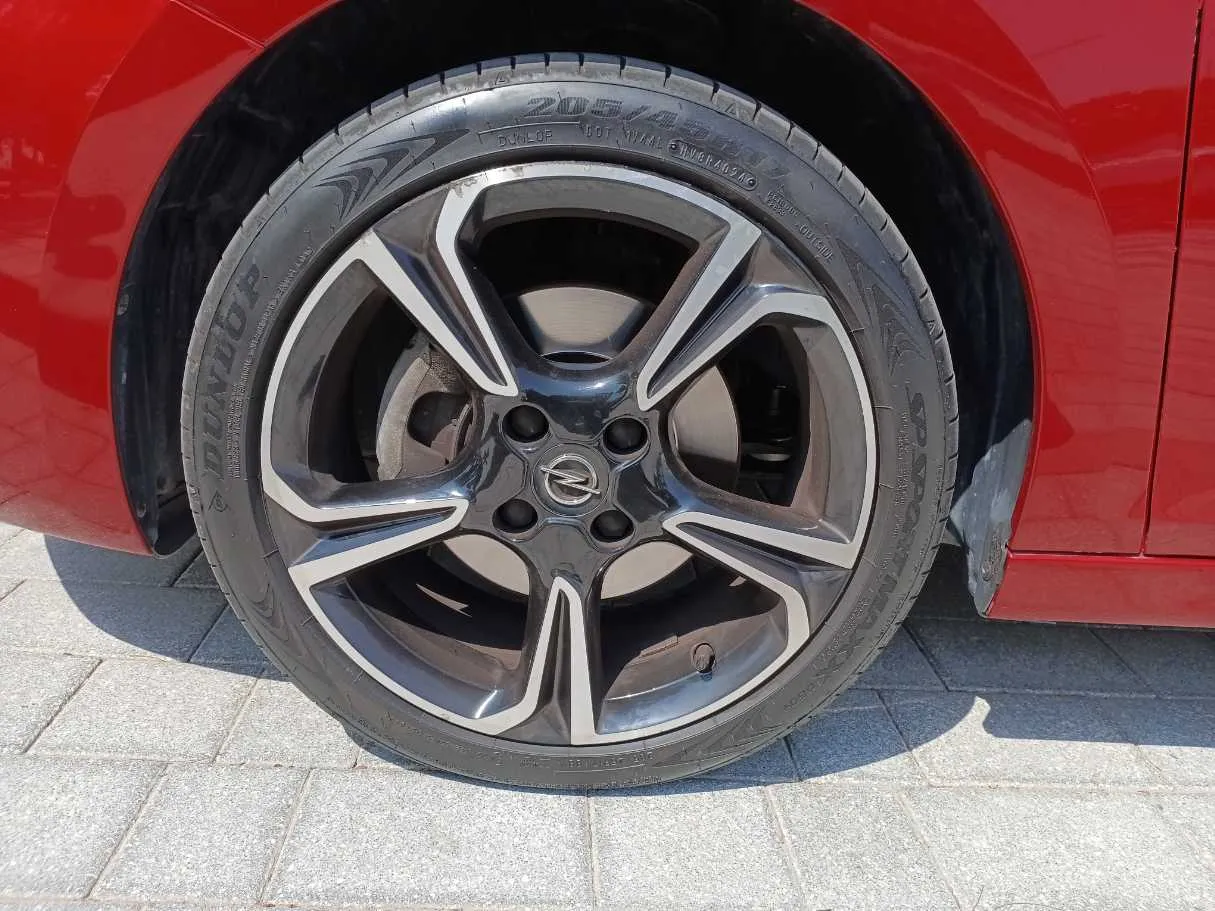 Car image 9