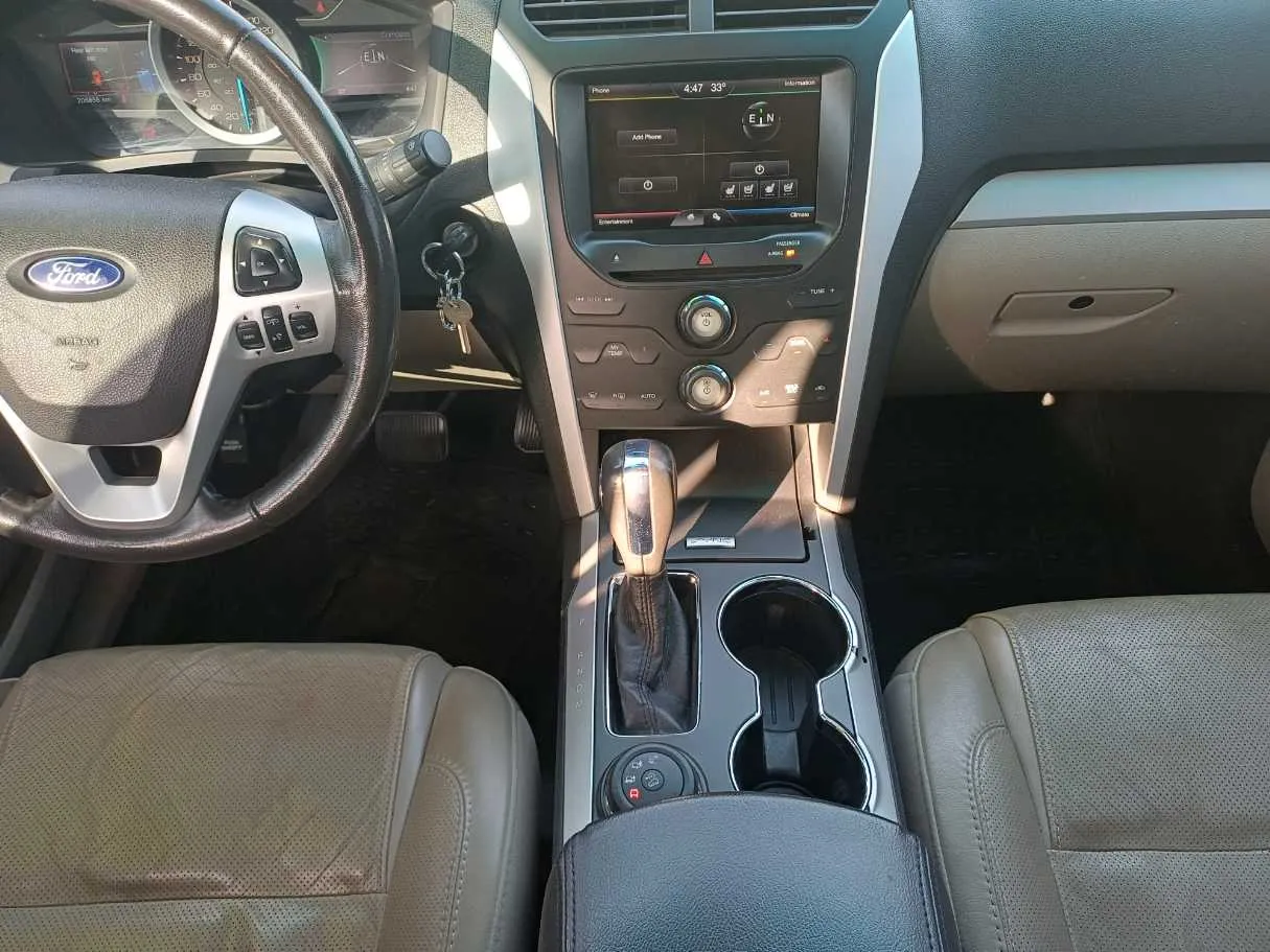 Car image 15