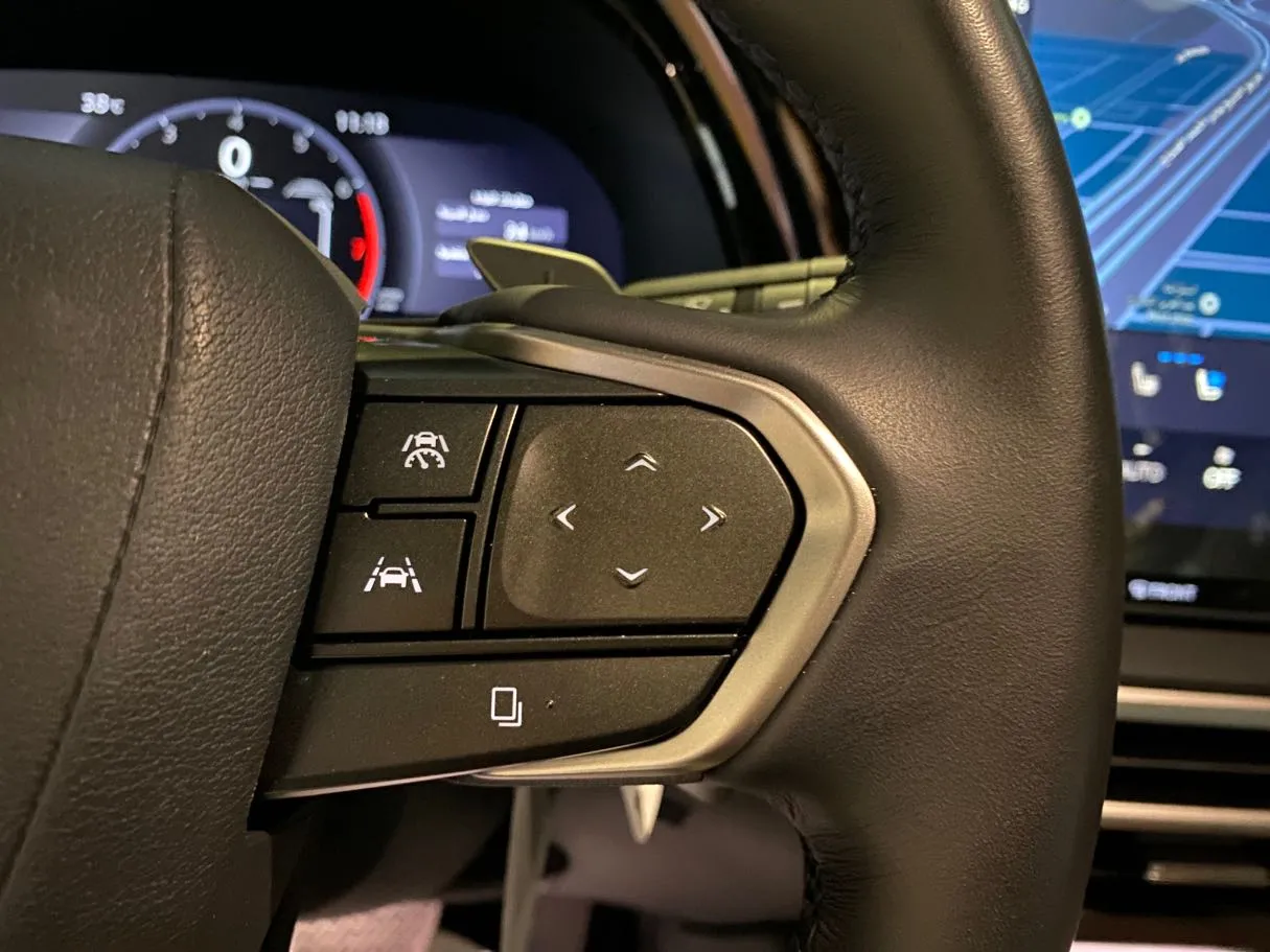 Car image 25
