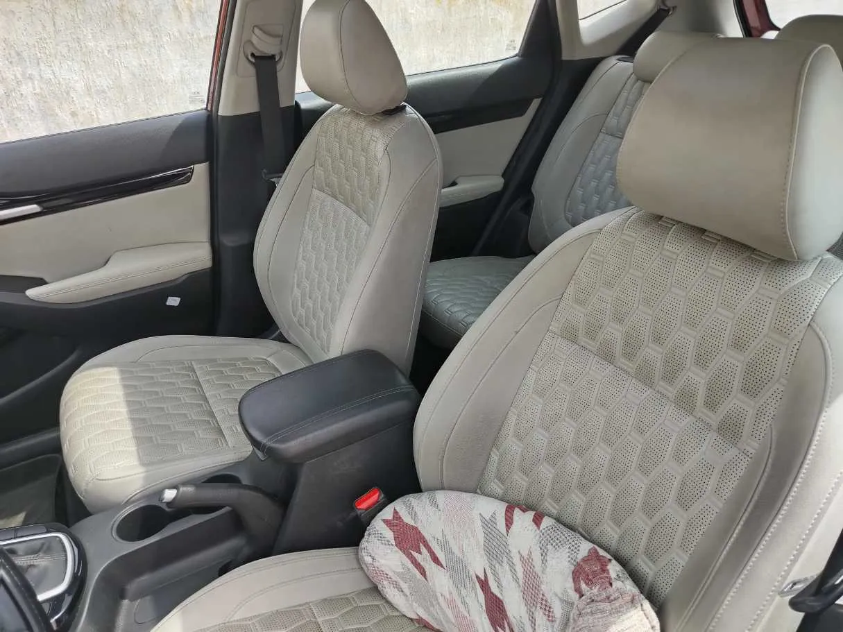 Car image 15