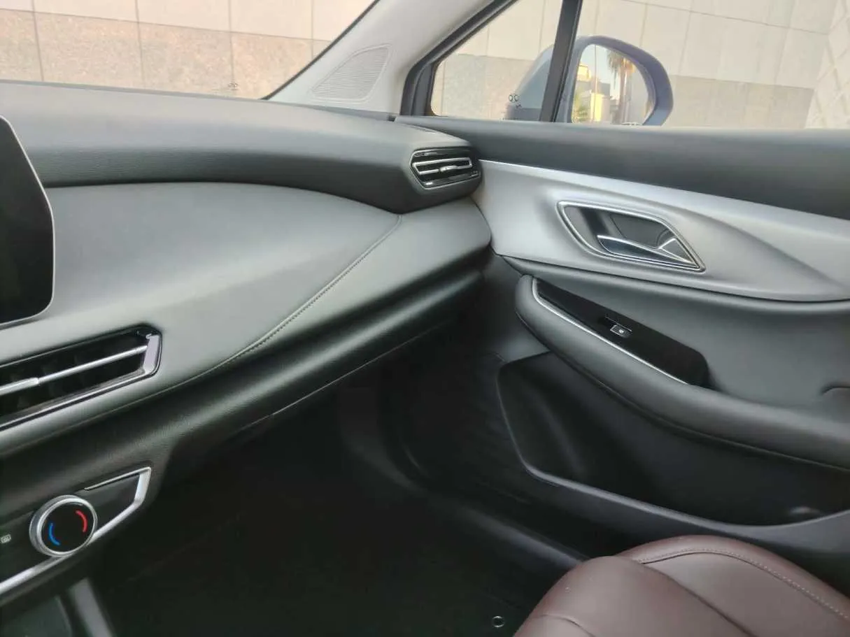 Car image 35