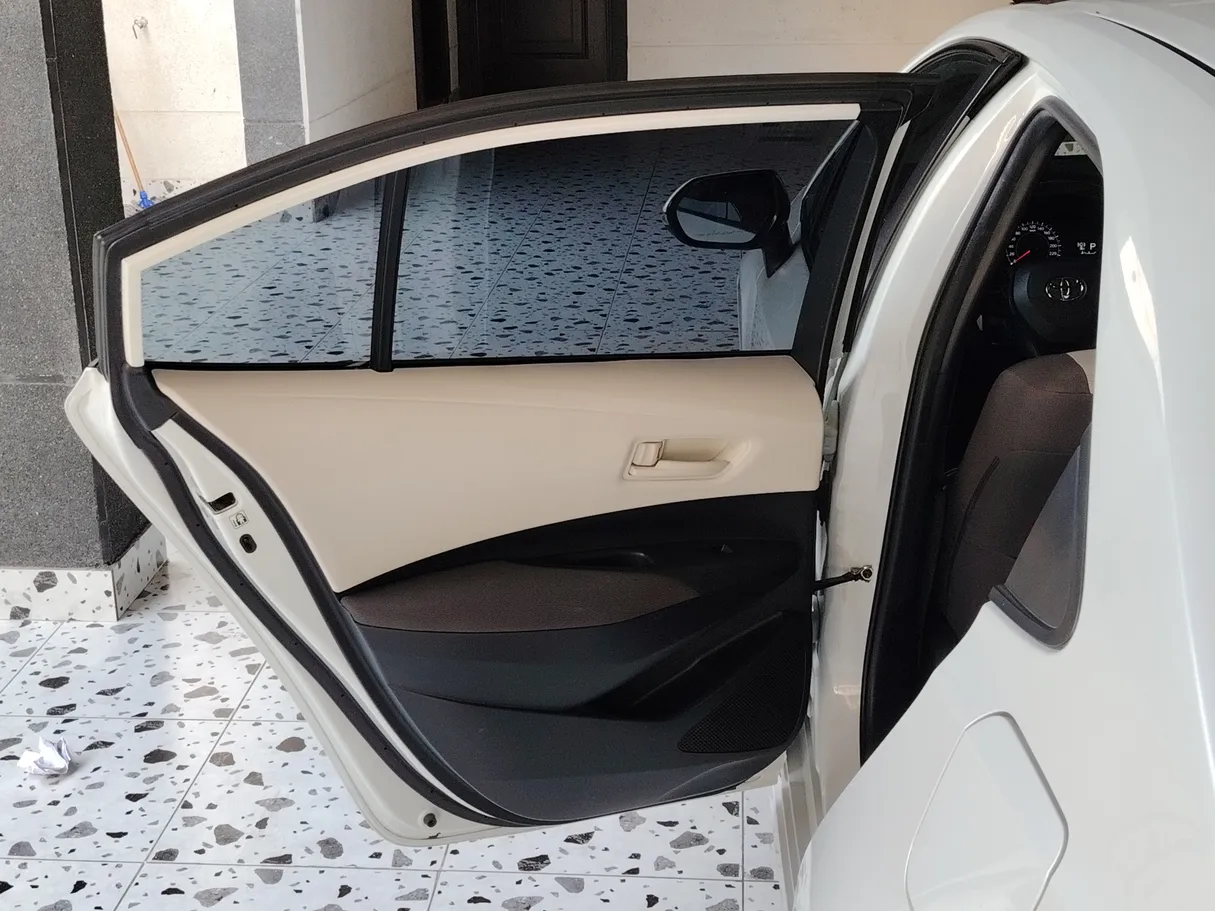 Car image 14