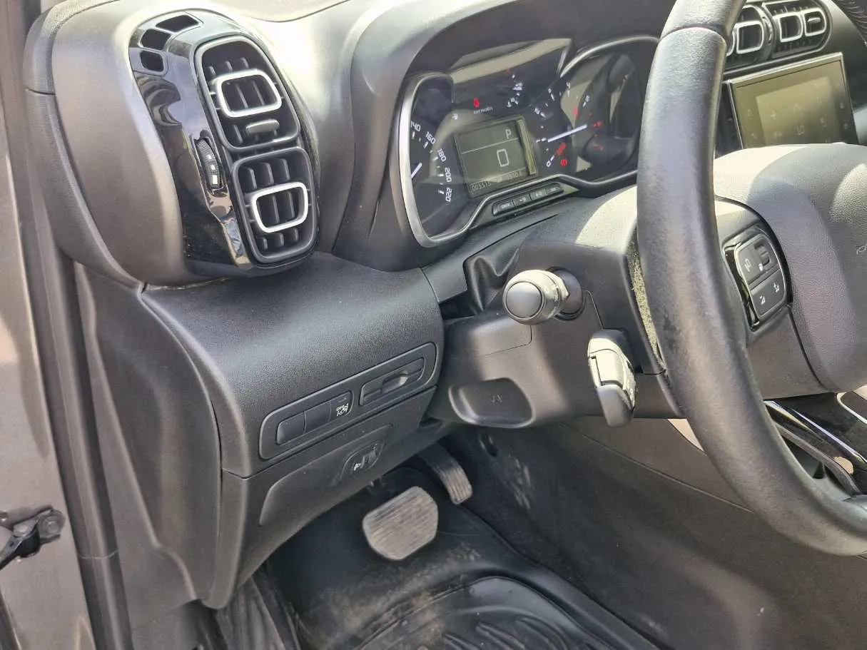 Car image 20