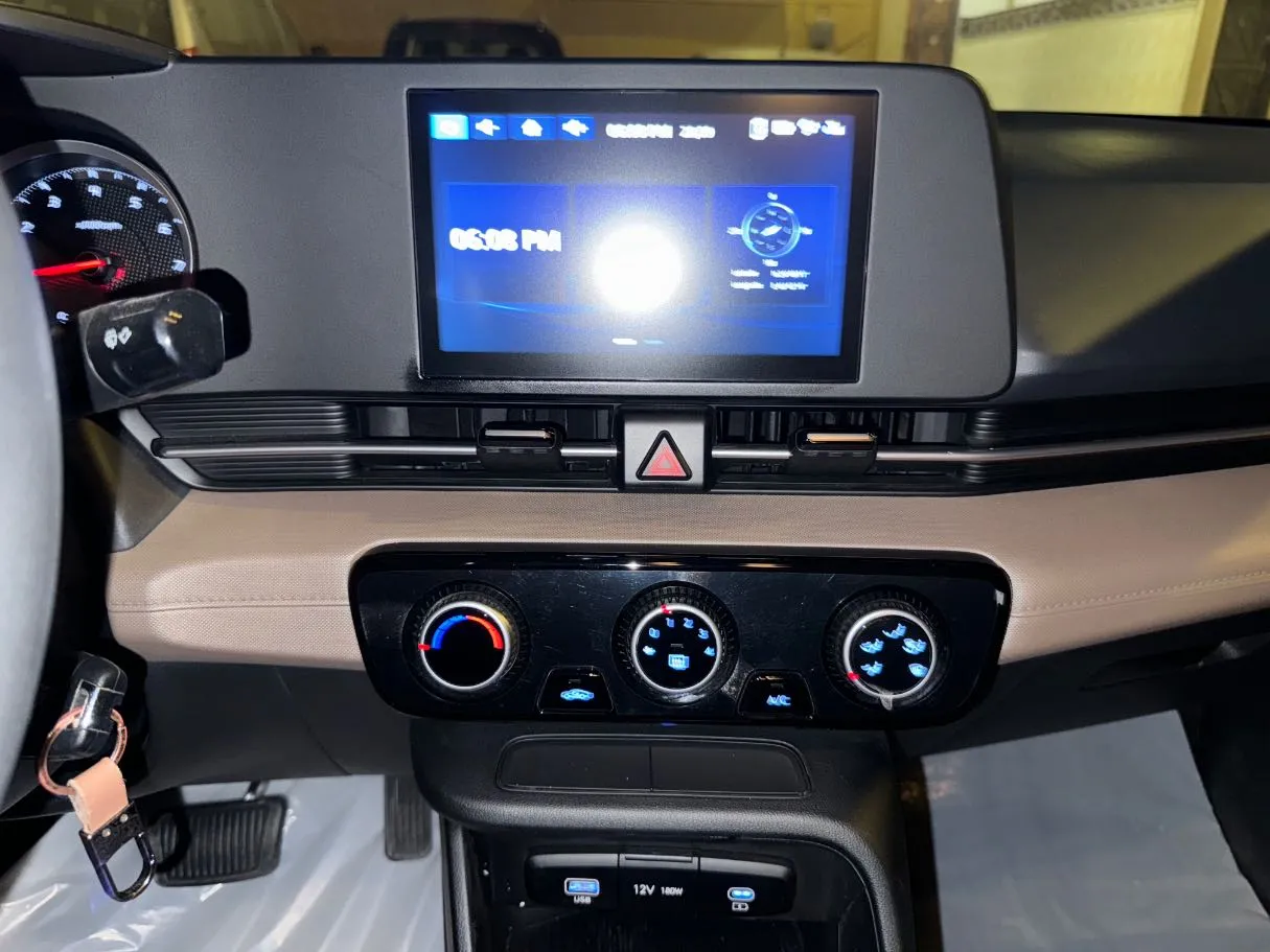 Car image 16