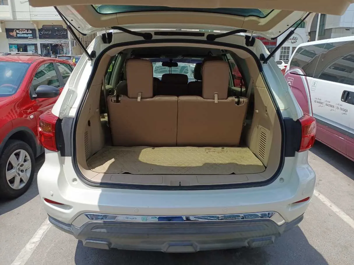 Car image 19