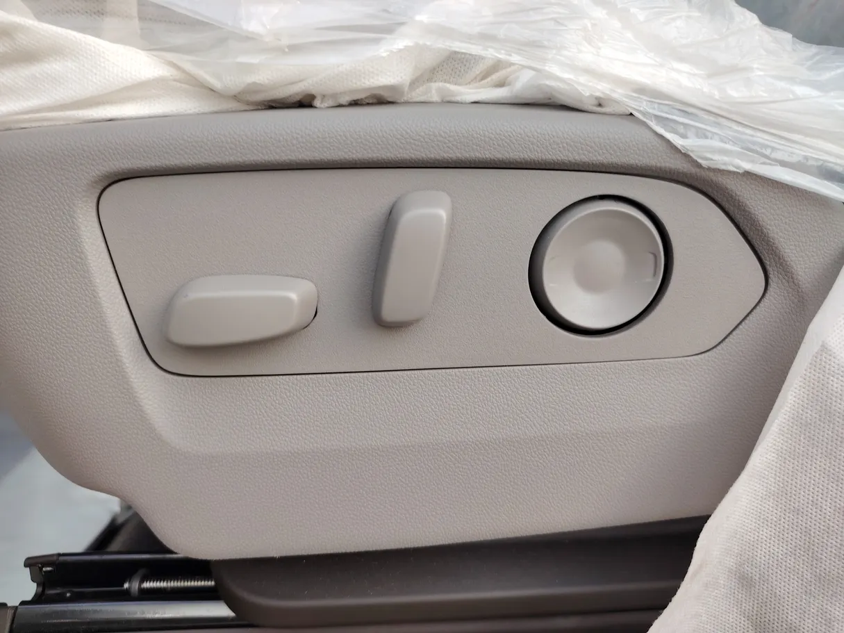 Car image 29