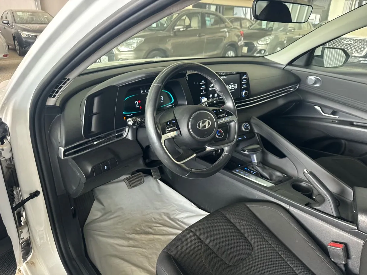 Car image 15