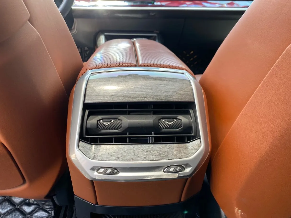 Car image 28
