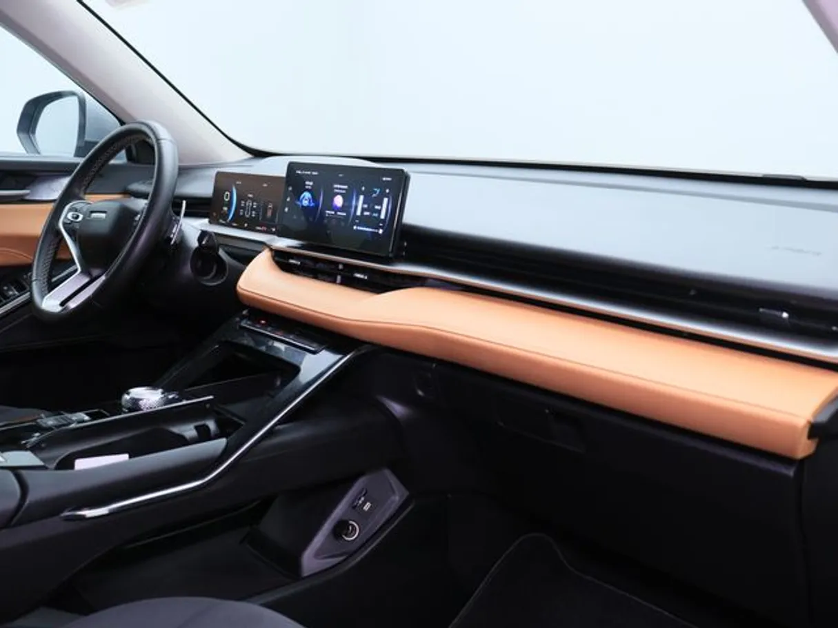 Car image 10