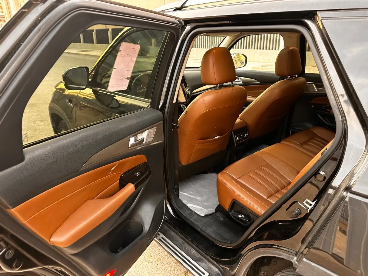 Car image 13