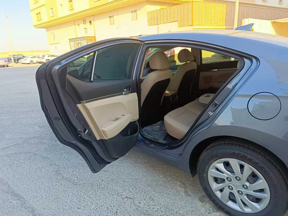 Car image 15